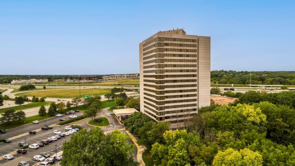 DoubleTree by Hilton Kansas City - Overland Park, Hotel in Lenexa