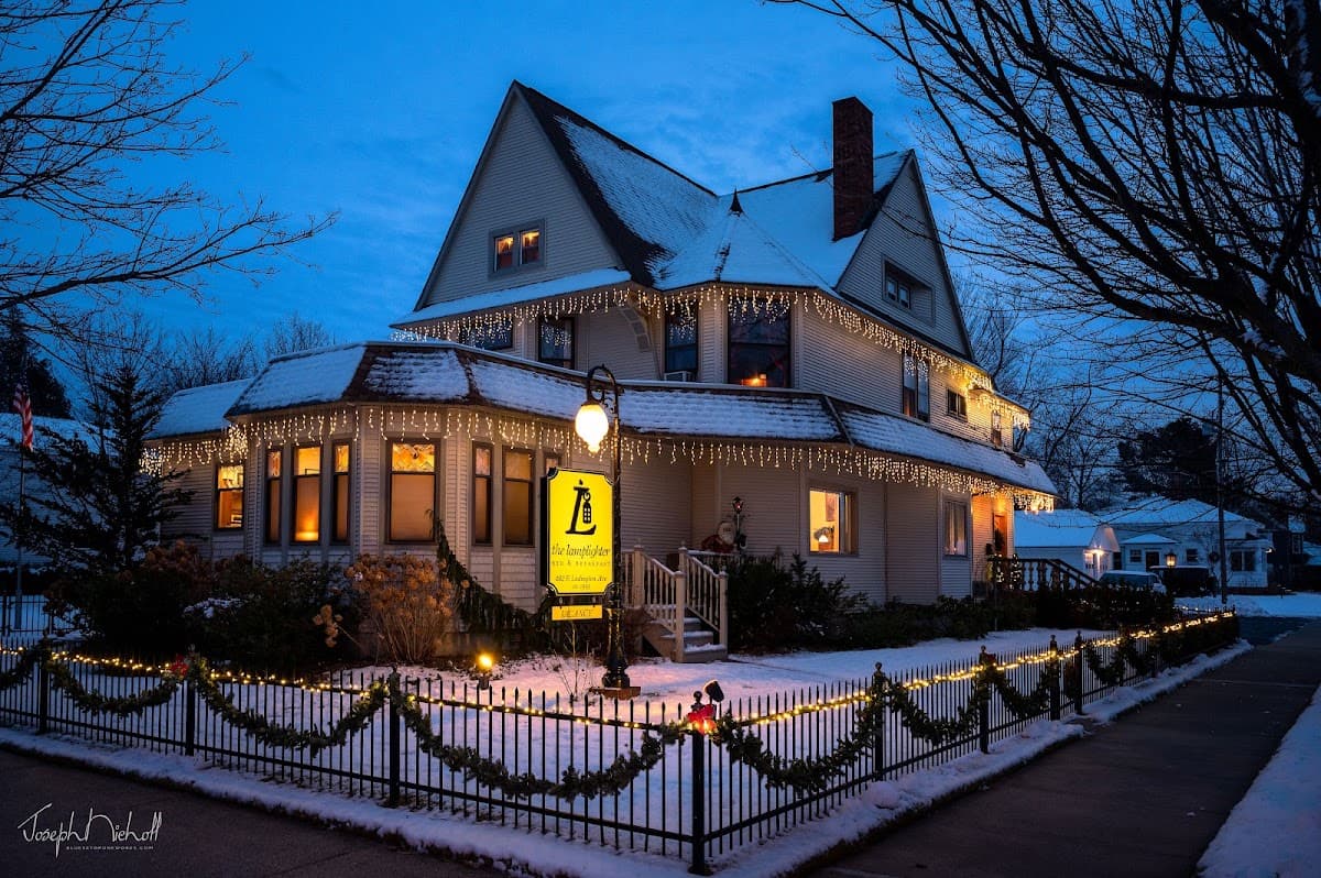 The Lamplighter Bed & Breakfast, Guesthouse in Ludington