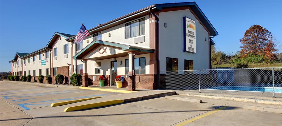 Cassville Four Seasons Inn & Suites, Hotel in Cassville