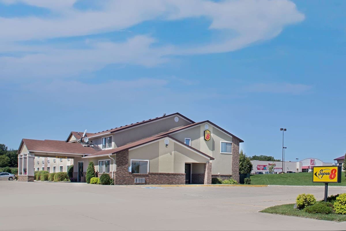 Super 8 by Wyndham Charles City, Motel in Charles City