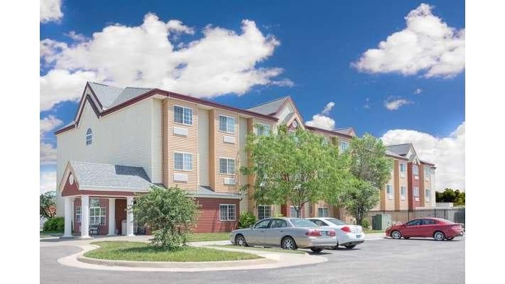 Days Inn & Suites by Wyndham Hutchinson, Hotel in Hutchinson