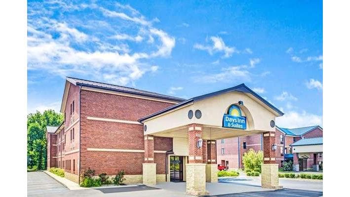Days Inn & Suites by Wyndham Jeffersonville IN, Hotel in Jeffersonville