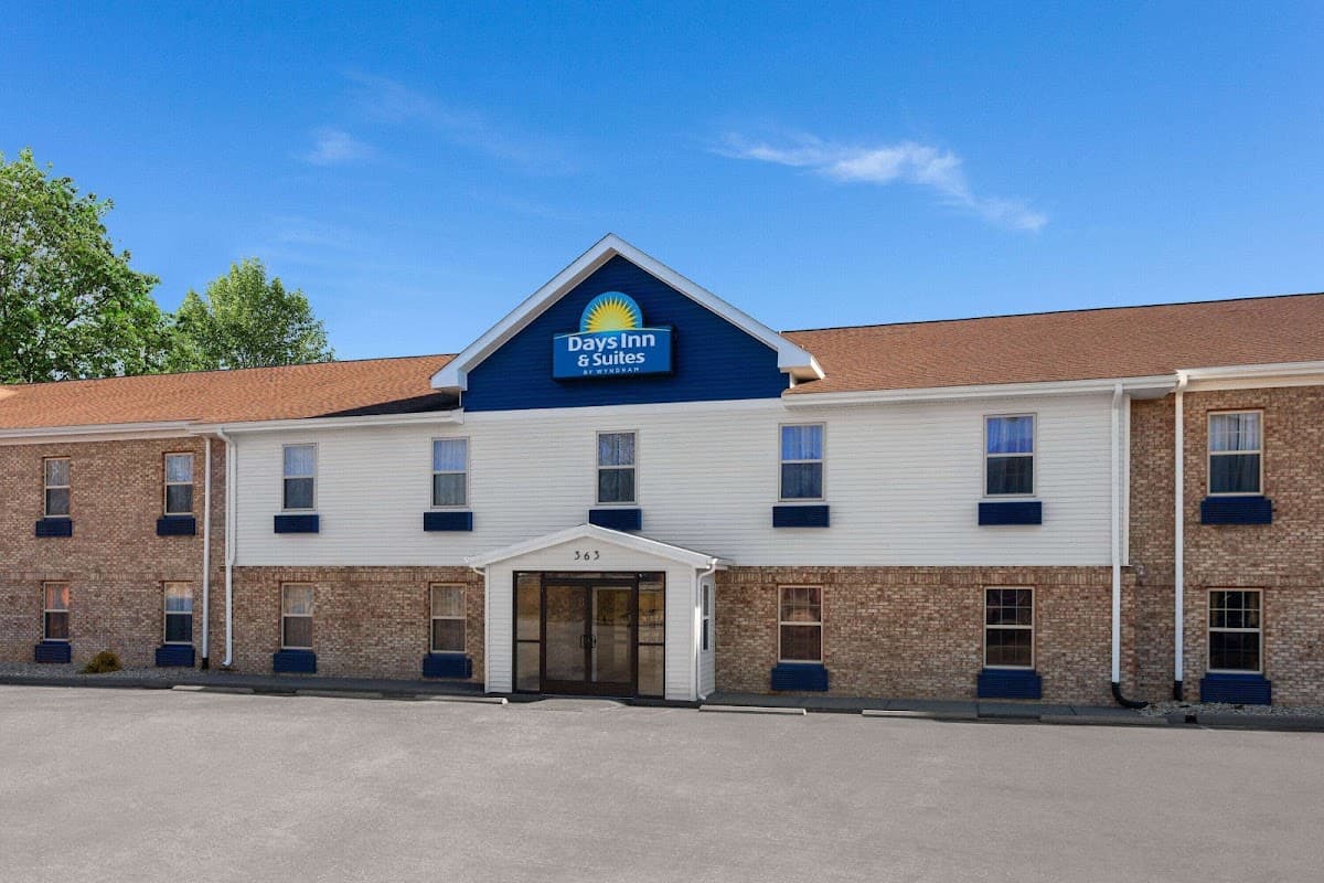 Days Inn & Suites by Wyndham Sellersburg, Hotel in Sellersburg