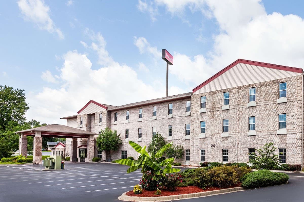 Ramada Sellersburg/Louisville North, Hotel in Sellersburg