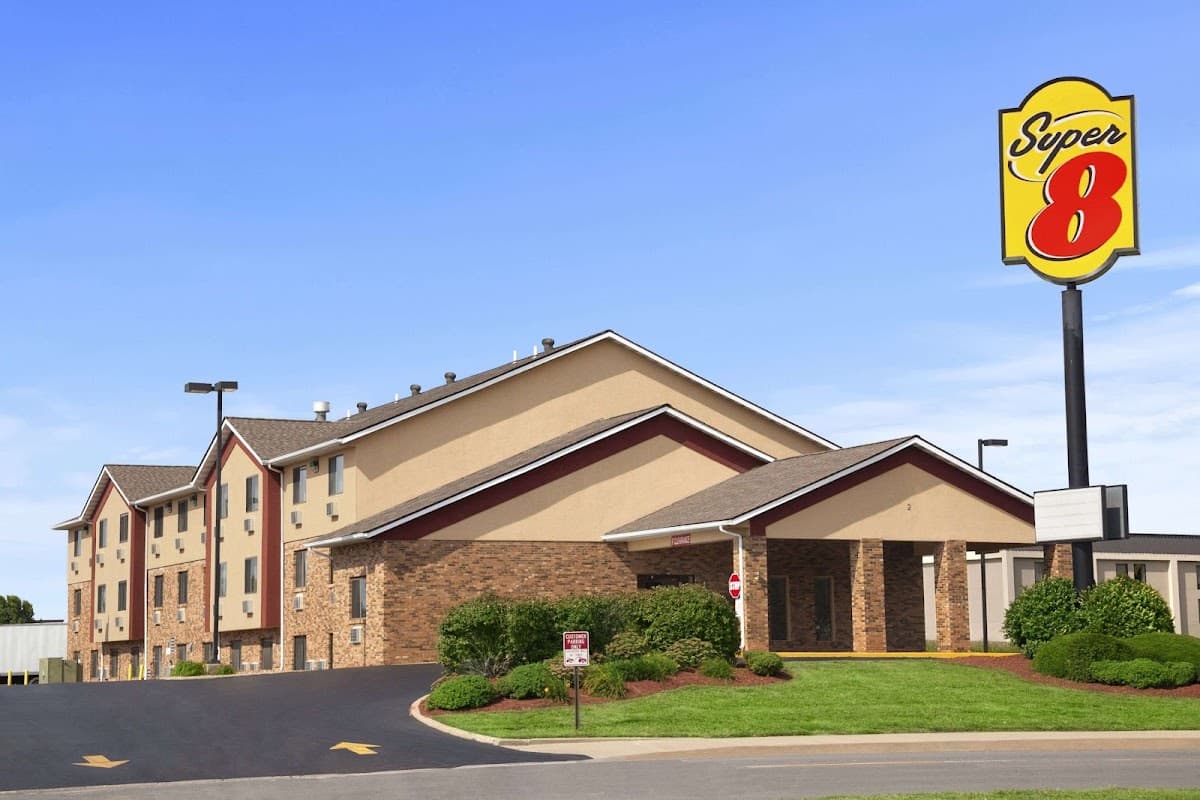 Super 8 by Wyndham Collinsville St. Louis, Motel in Collinsville