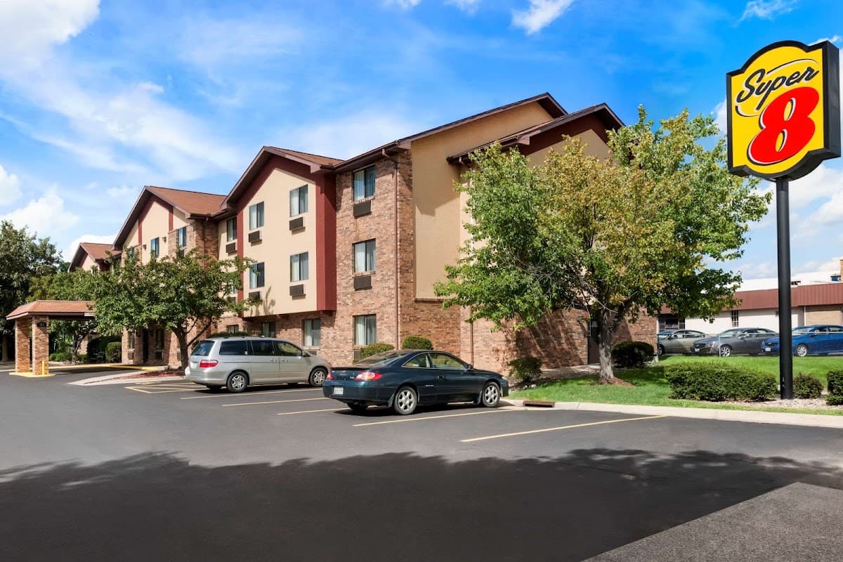 Super 8 by Wyndham Peoria East, Motel in East Peoria