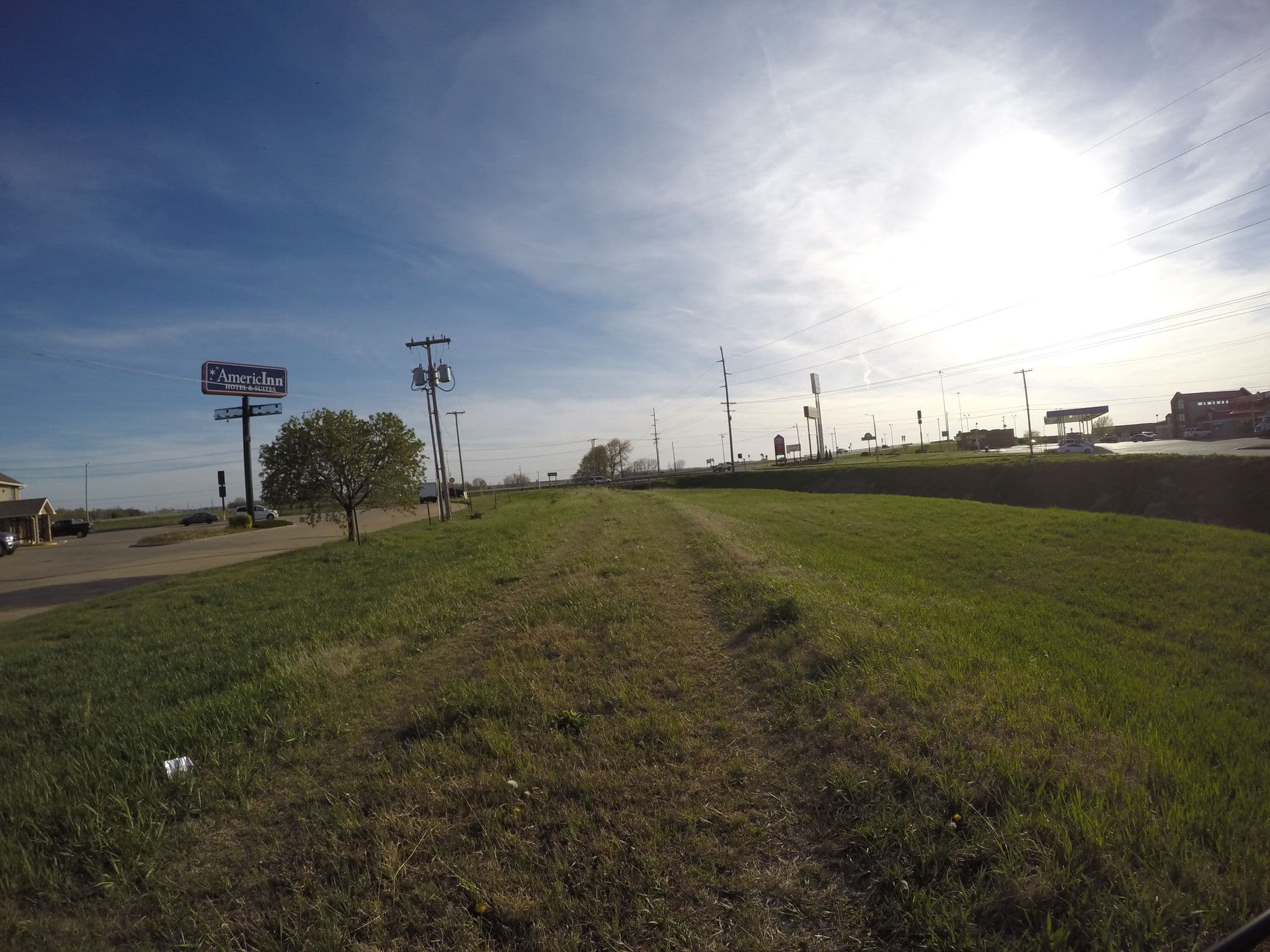 Street view near AmericInn, Salina — © toebee (CC BY-SA · Mapillary)