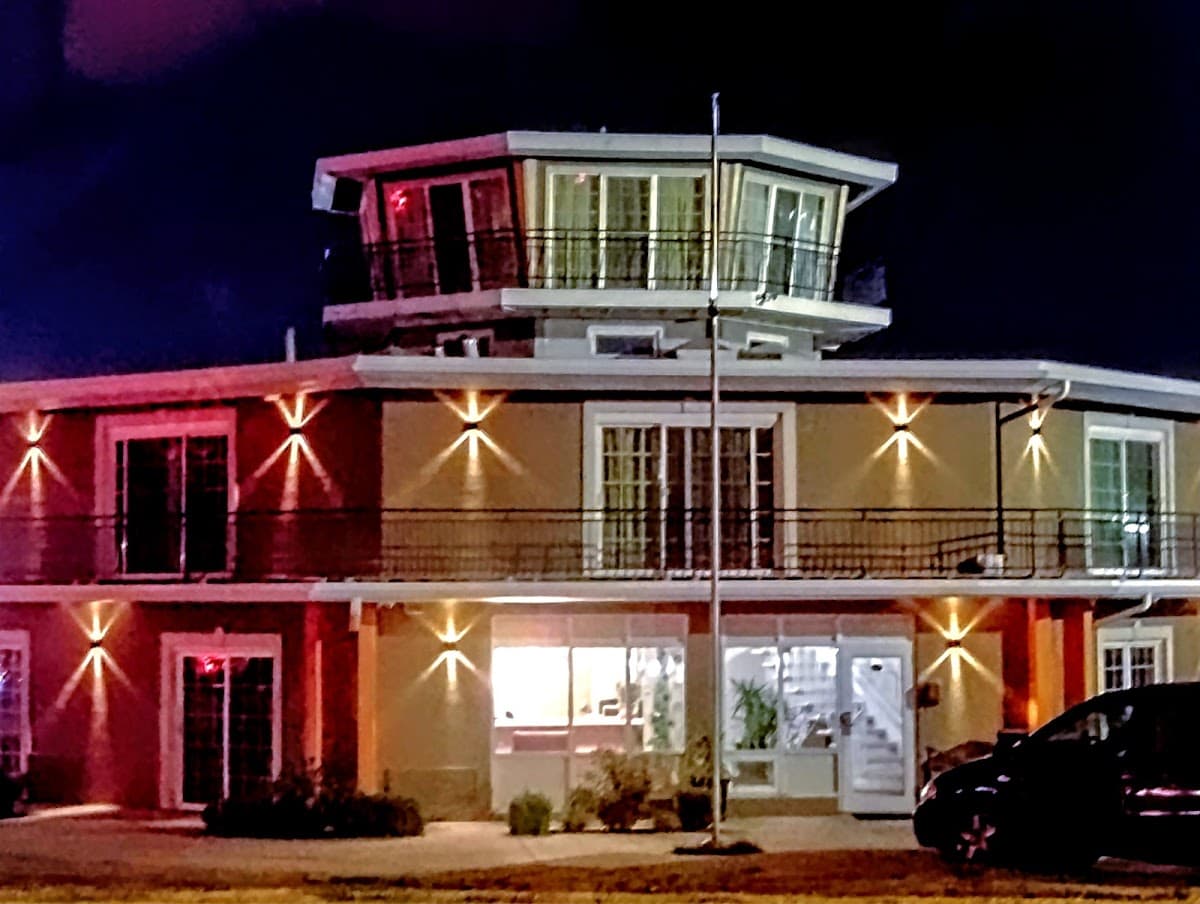 Satellite Motel, Motel in Ralston