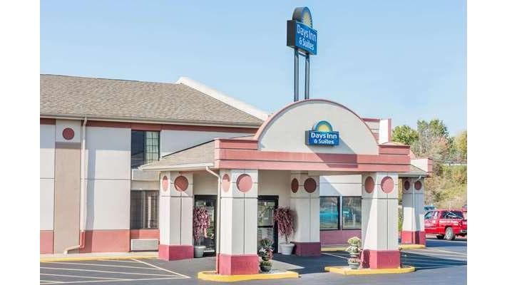 Days Inn & Suites by Wyndham Youngstown / Girard Ohio, Hotel in Girard