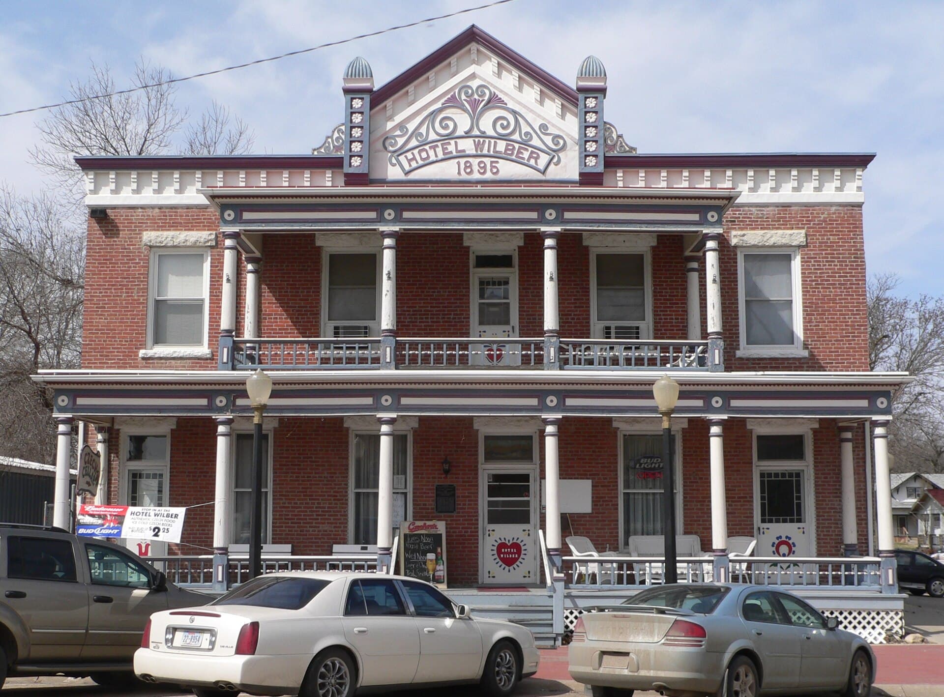 Hotel Wilber (via Wikimedia Commons, Public domain)