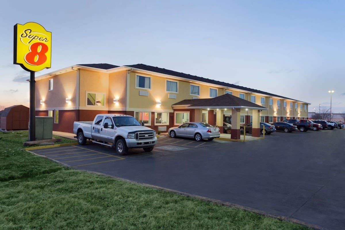 Super 8 by Wyndham Lees Summit, Hotel in Lee's Summit