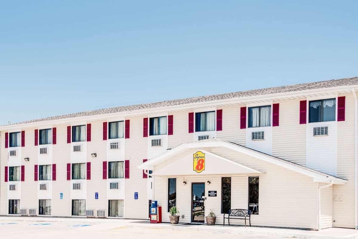 Super 8 by Wyndham Burlington, Motel in West Burlington