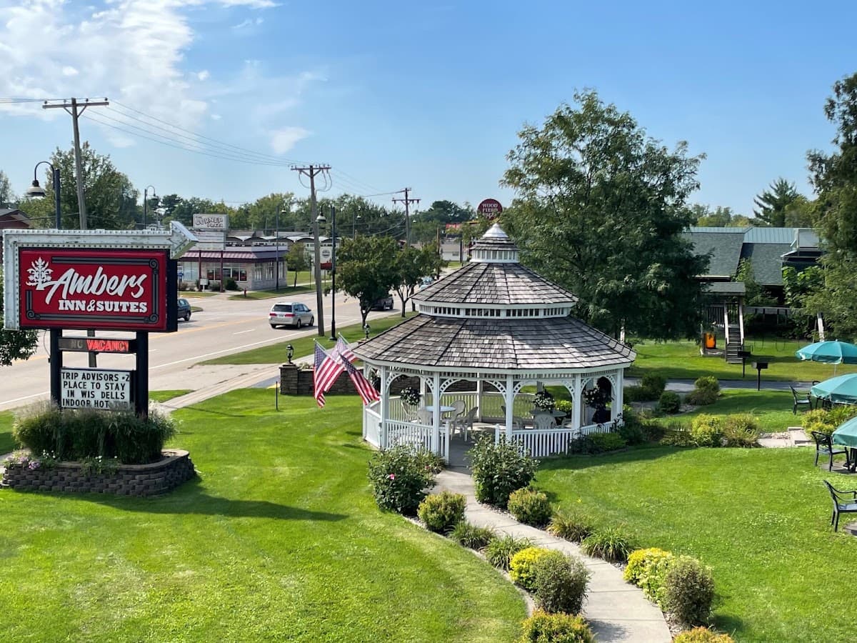 Amber's Inn & Suites, Motel in Wisconsin Dells