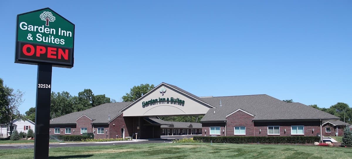 Garden Inn & Suites, Hotel in Fraser
