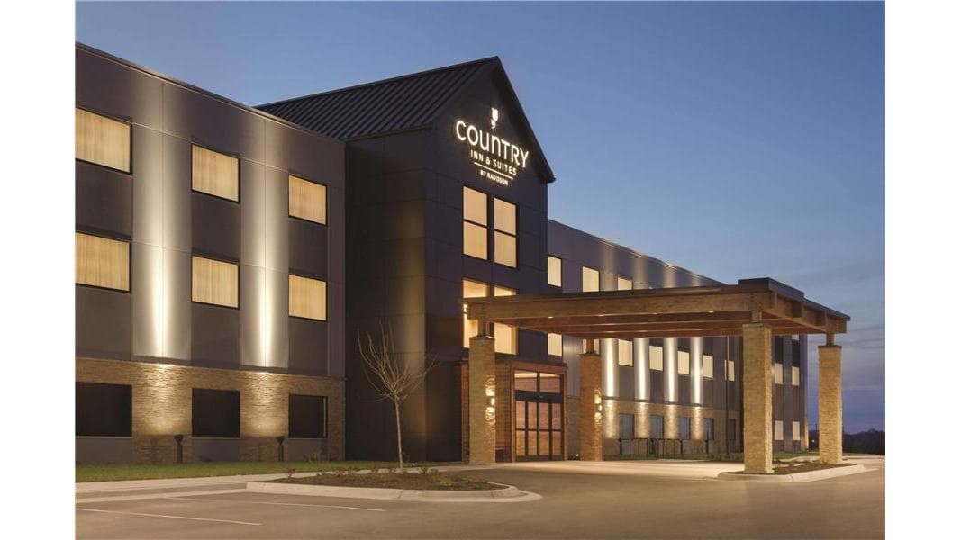 Country Inn & Suites by Radisson, Hotel in Lawrence