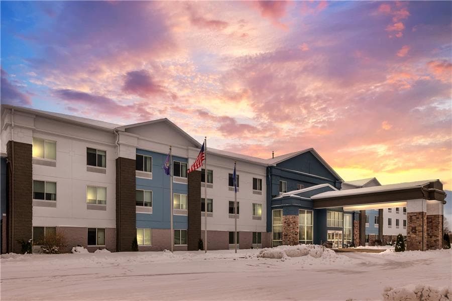 Comfort Inn & Suites, Hotel in Paw Paw Lake