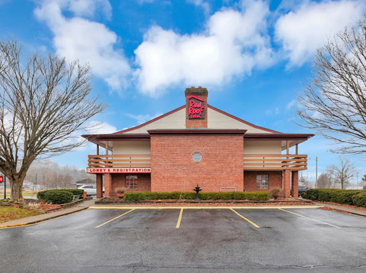 Red Roof Inn, Hotel in Uhrichsville