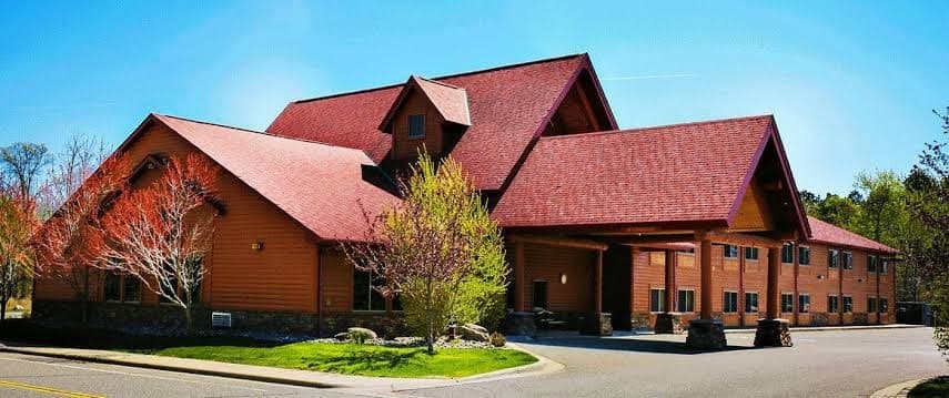 Pine Peaks Lodge and Suites, Hotel in Crosslake
