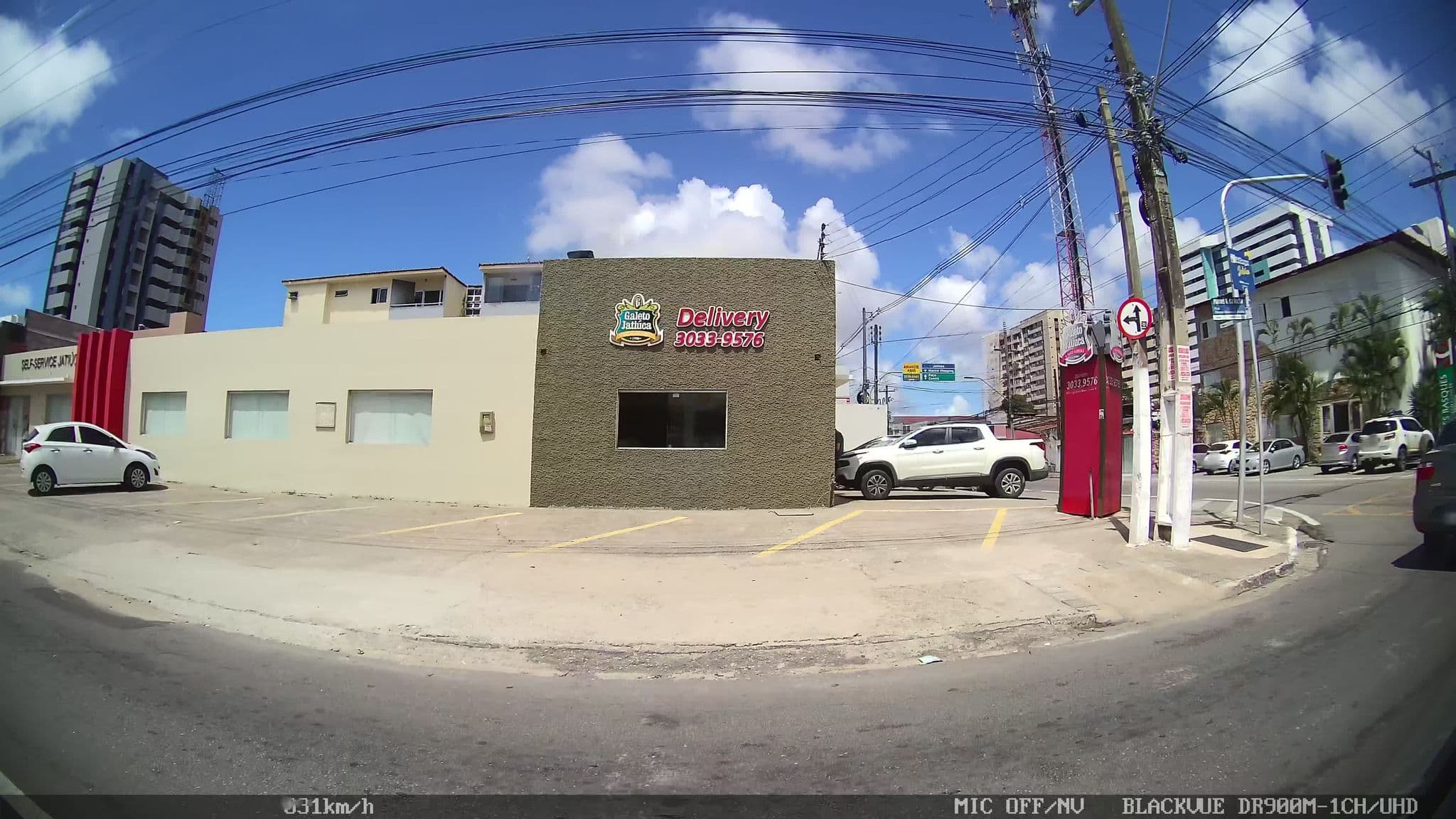 Street view near Hotel Pousada Des Basques, Maceió — © kaart_2 (CC BY-SA · Mapillary)