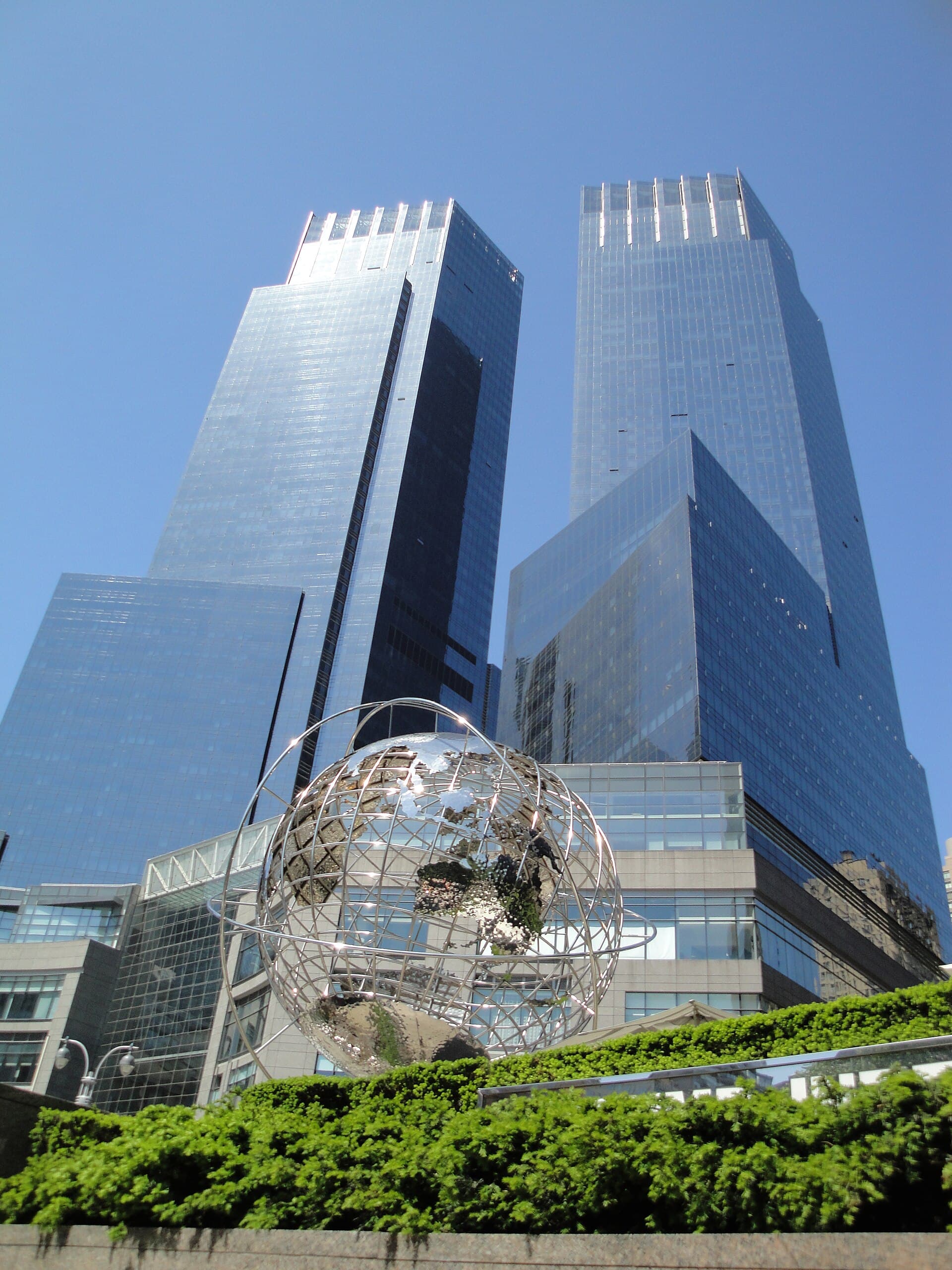 Mandarin Oriental (via Wikimedia Commons, Public domain)