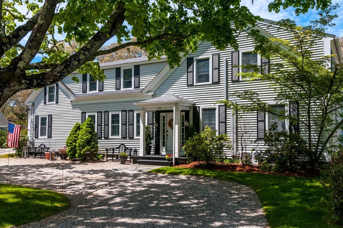 The Platinum Pebble Boutique Inn, Hotel in Dennis Port