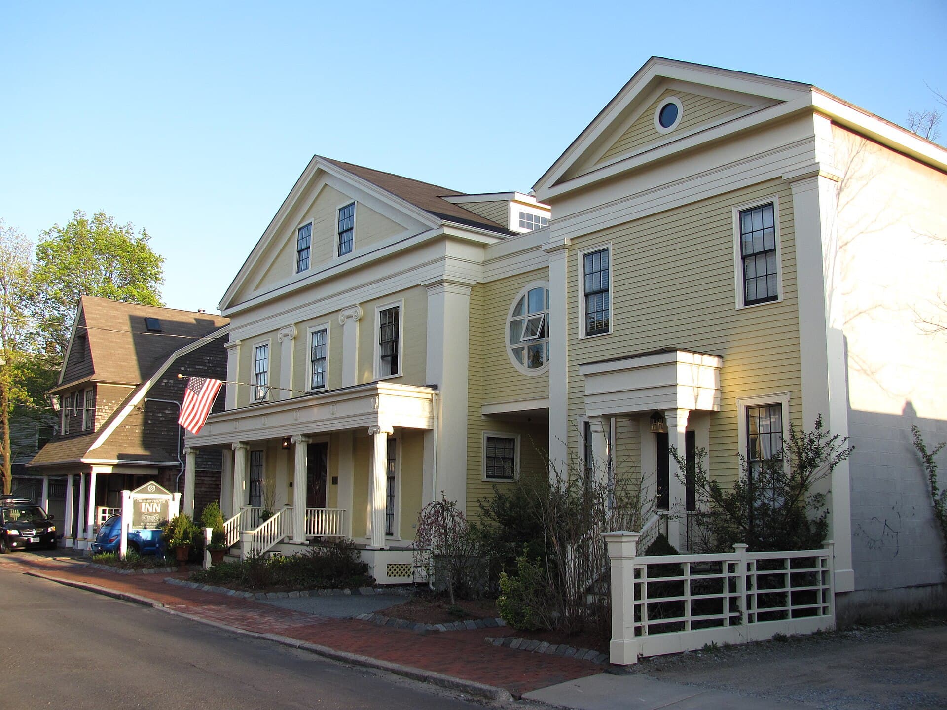 Mary Prentiss Inn (via Wikimedia Commons, CC BY 3.0)