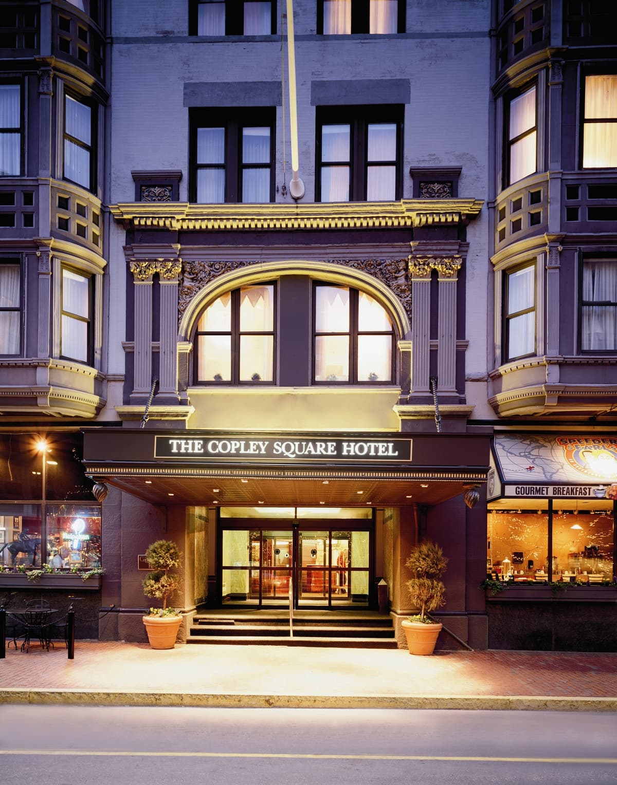 Copley Square Hotel (via Wikimedia Commons, Public domain)