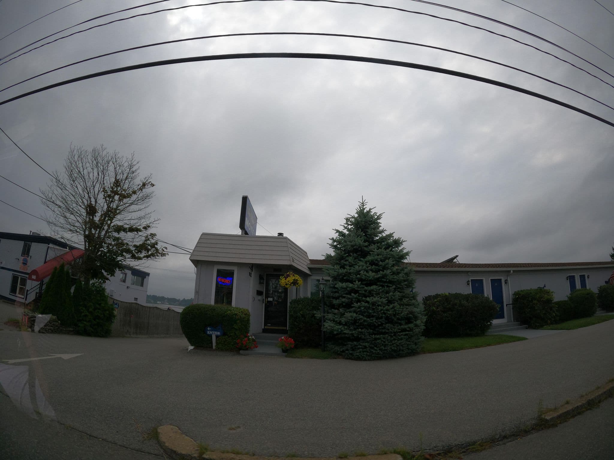 Street view near The Seabreeze Inn, Newport — © roadgeek_md99 (CC BY-SA · Mapillary)