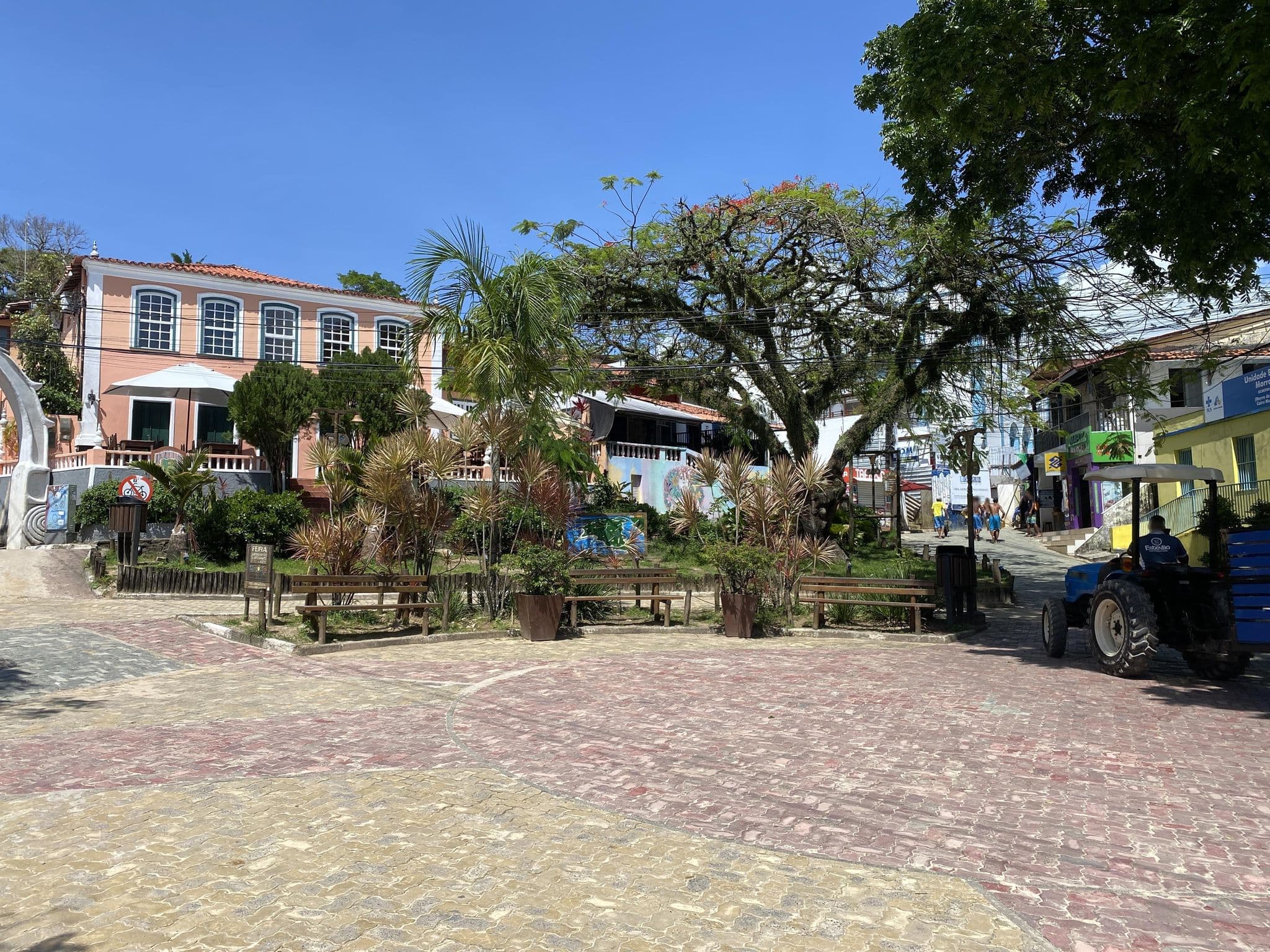 Street view near Pousada o Casarão, Valença — © qualhano (CC BY-SA · Mapillary)