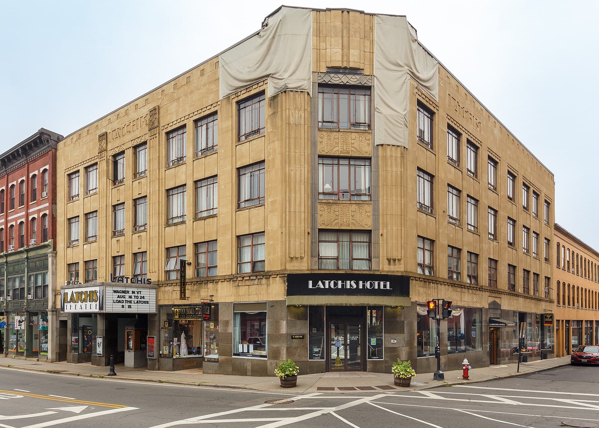 Latchis Hotel (via Wikimedia Commons, CC BY 4.0)