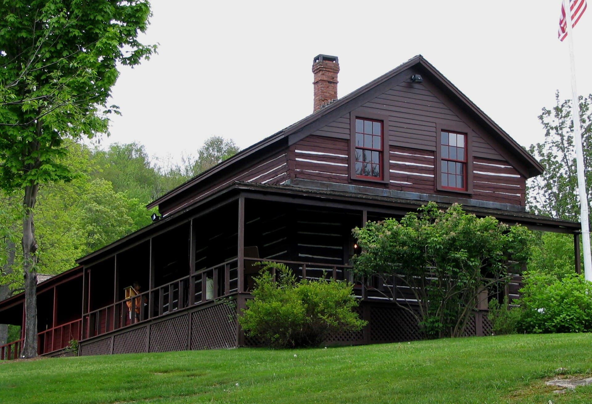 Blue Mountain Lake Inn (via Wikimedia Commons, CC BY-SA 3.0)
