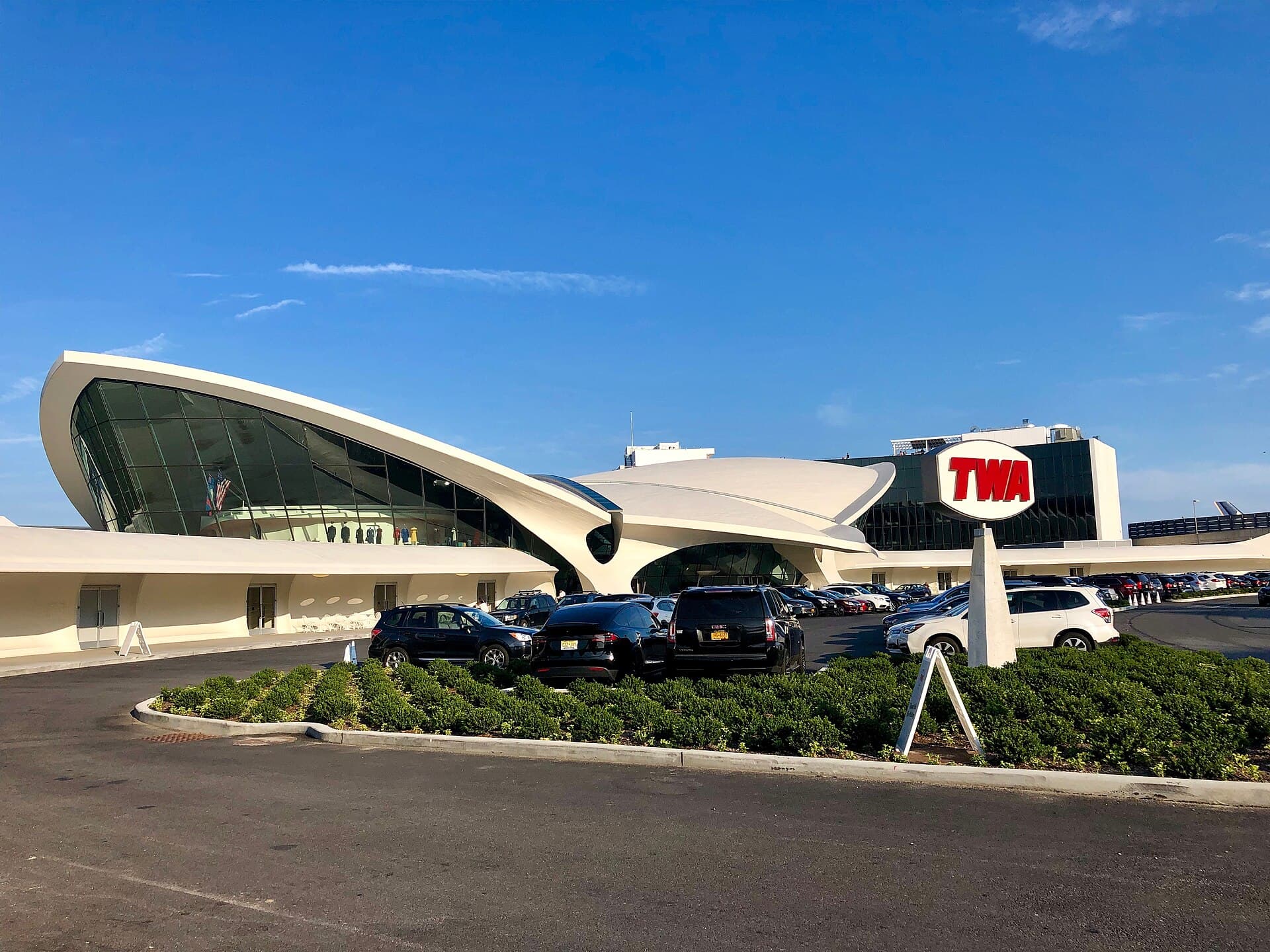 TWA Hotel (via Wikimedia Commons, CC0)
