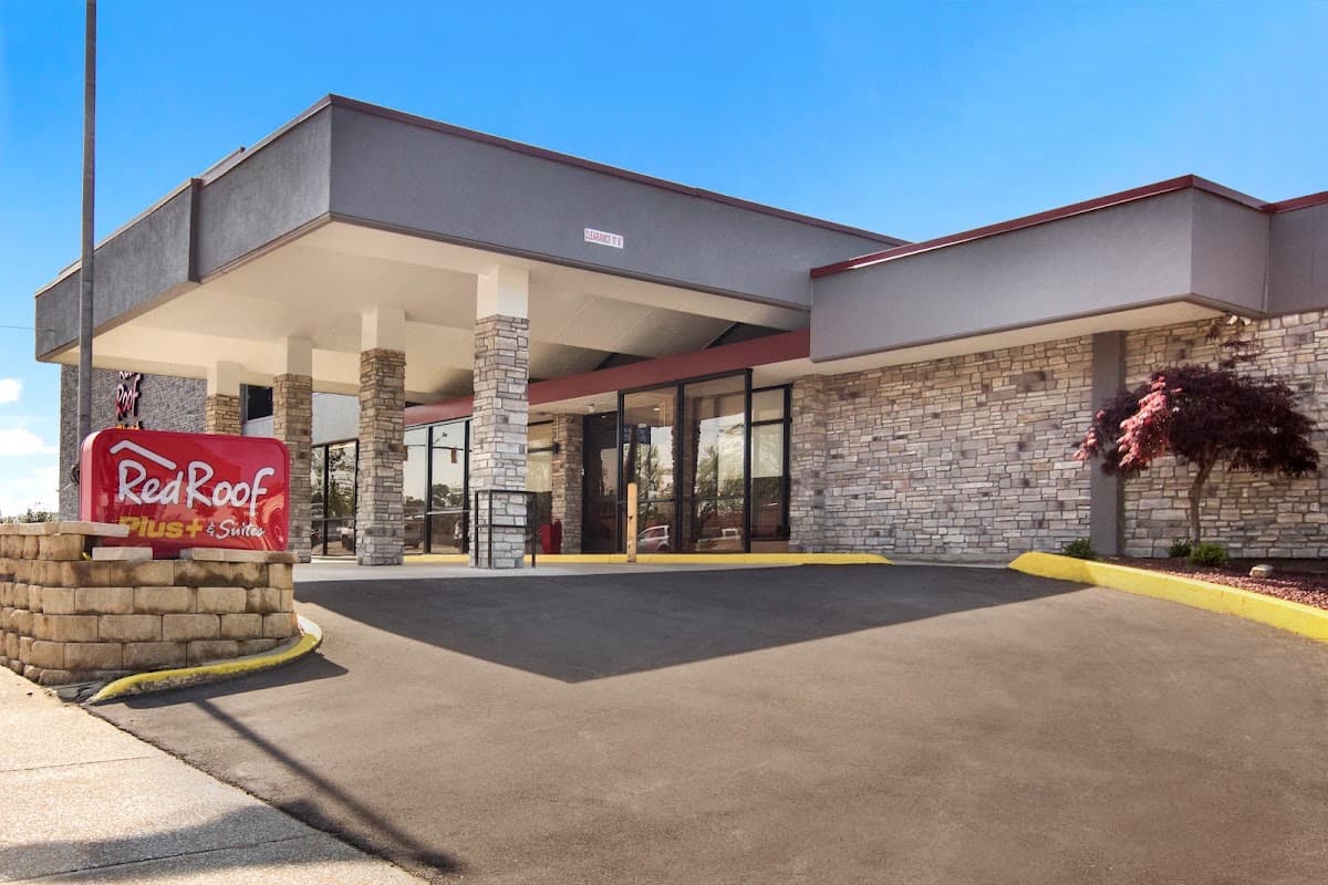 Red Roof PLUS+ & Suites Erie - Downtown, Hotel in Erie