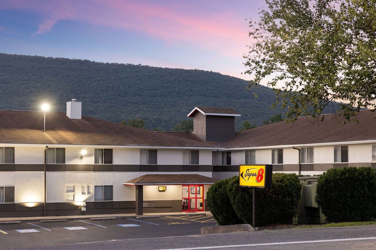 Super 8 by Wyndham Burnham/Lewistown, Hotel in Yeagertown