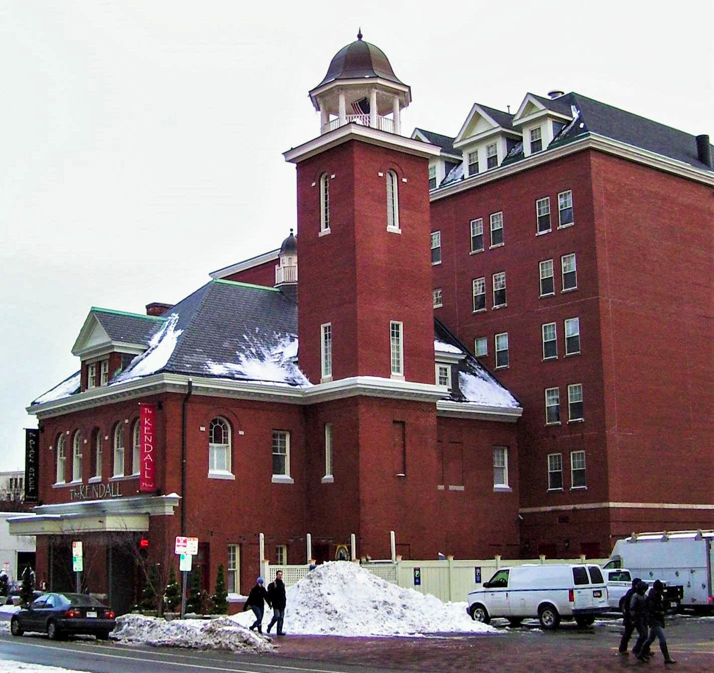 The Kendall Hotel (via Wikimedia Commons, CC BY-SA 3.0)