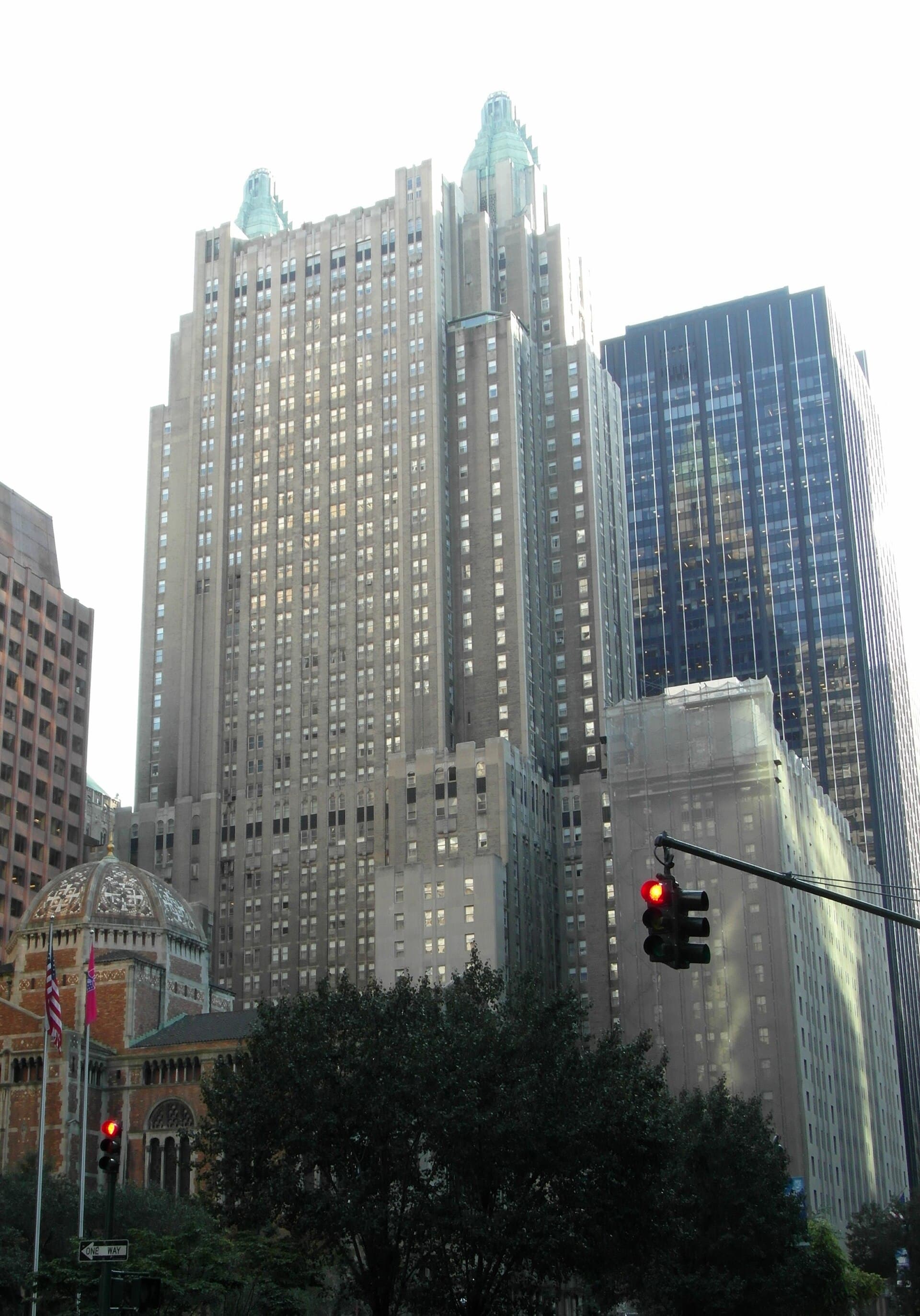 Waldorf Astoria New York (via Wikimedia Commons, CC BY 2.0)