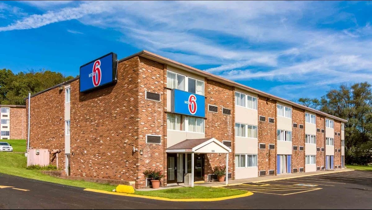 Motel 6 New Stanton, PA, Motel in New Stanton