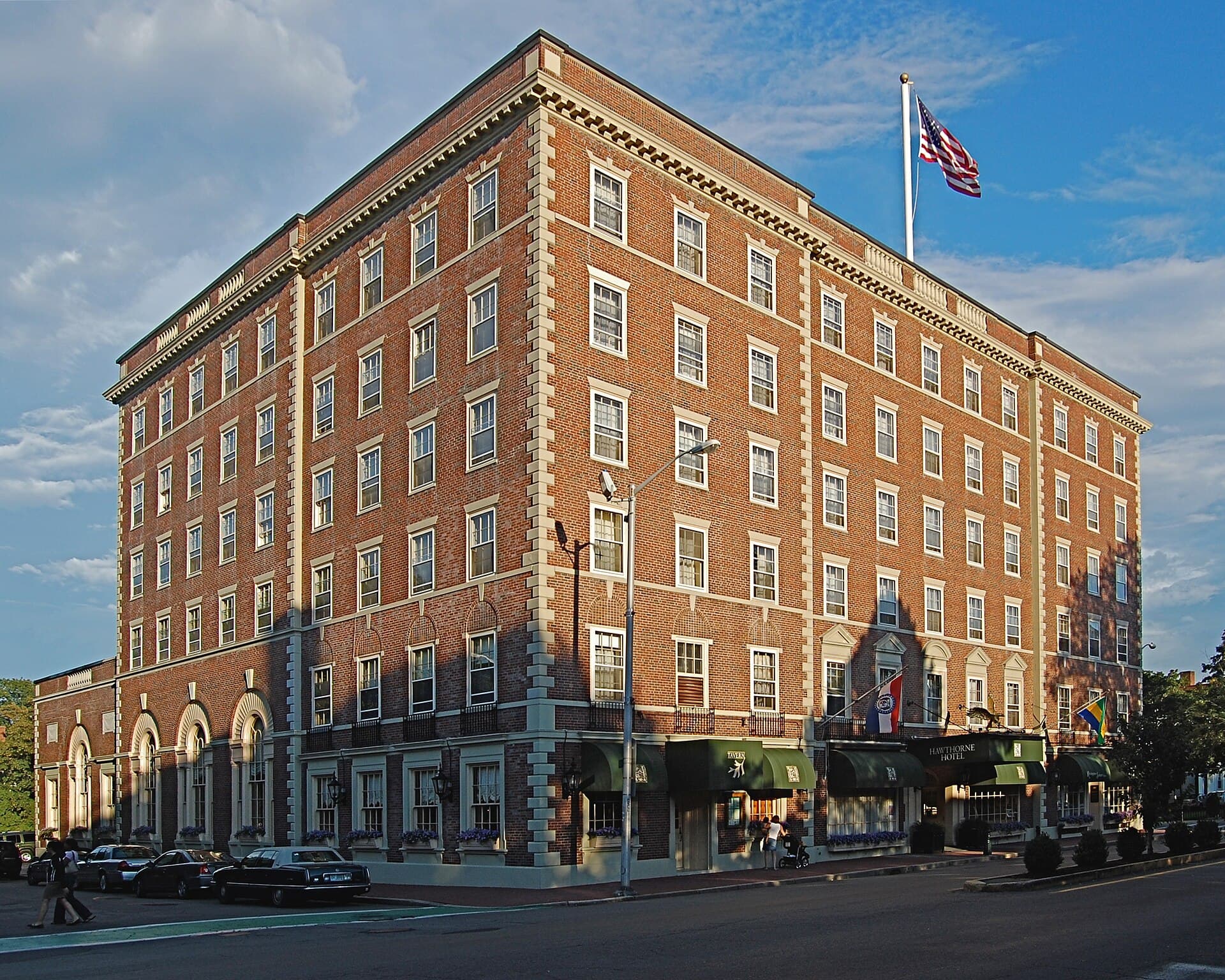 Hawthorne Hotel (via Wikimedia Commons, CC BY-SA 3.0)