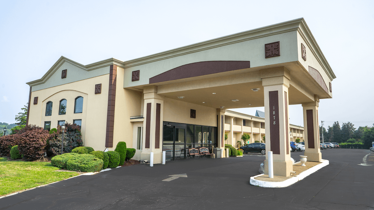 Riverview Inn & Suites, Hotel in Swansea