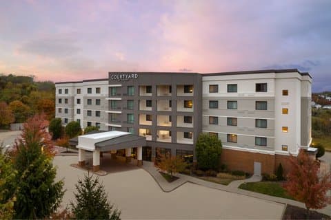 Courtyard Pittsburgh Washington/Meadow Lands, Hotel in McGovern