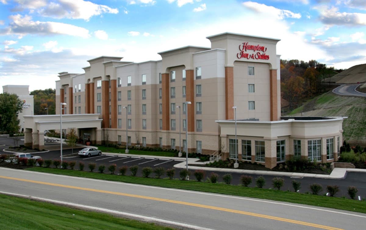 Hampton Inn & Suites Pittsburgh-Meadow Lands, Hotel in McGovern