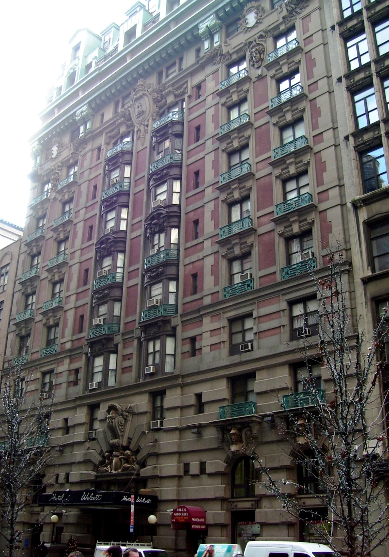 Hotel Wolcott (via Wikimedia Commons, CC BY-SA 4.0)