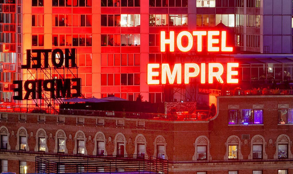 The Empire Hotel (via Wikimedia Commons, CC BY-SA 3.0)