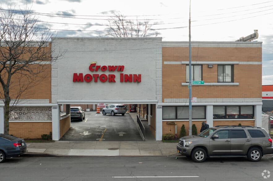 Crown Motor Inn, Motel in Baychester