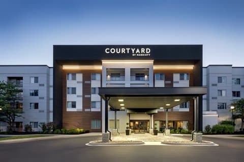 Courtyard Edison Woodbridge, Hotel in Fords