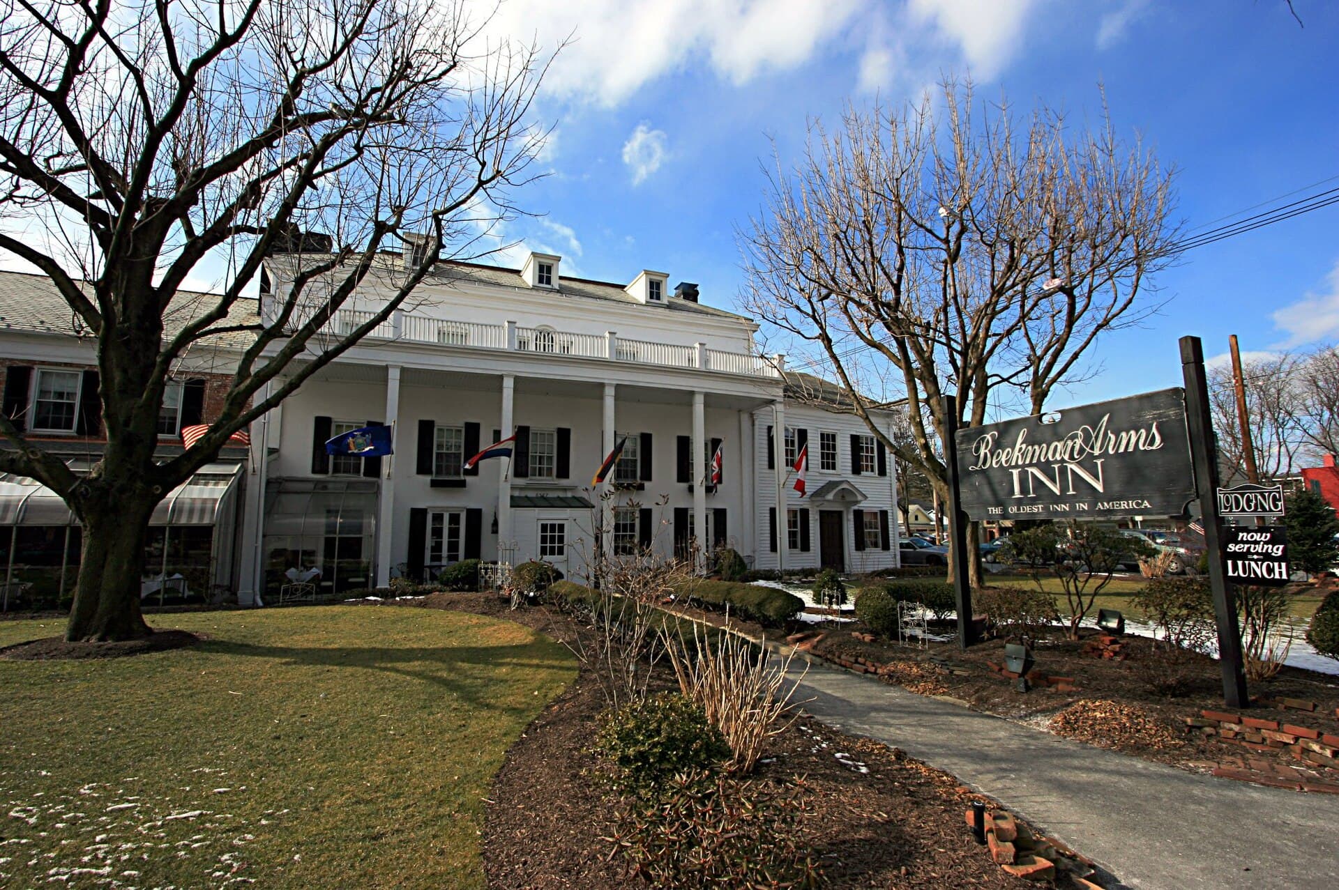 Beekman Arms (via Wikimedia Commons, CC BY-SA 3.0)