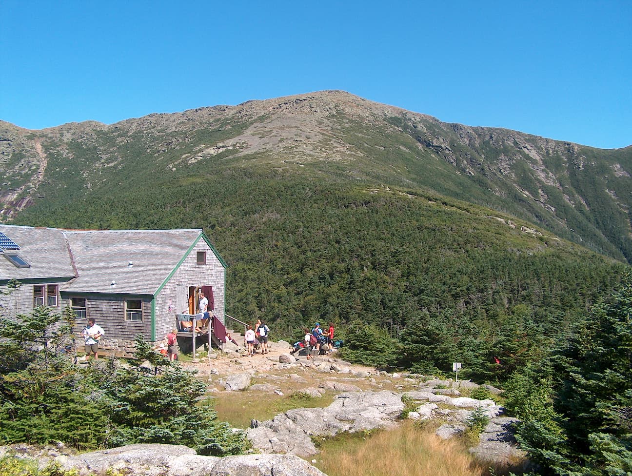 Greenleaf Hut (via Wikimedia Commons, Public domain)