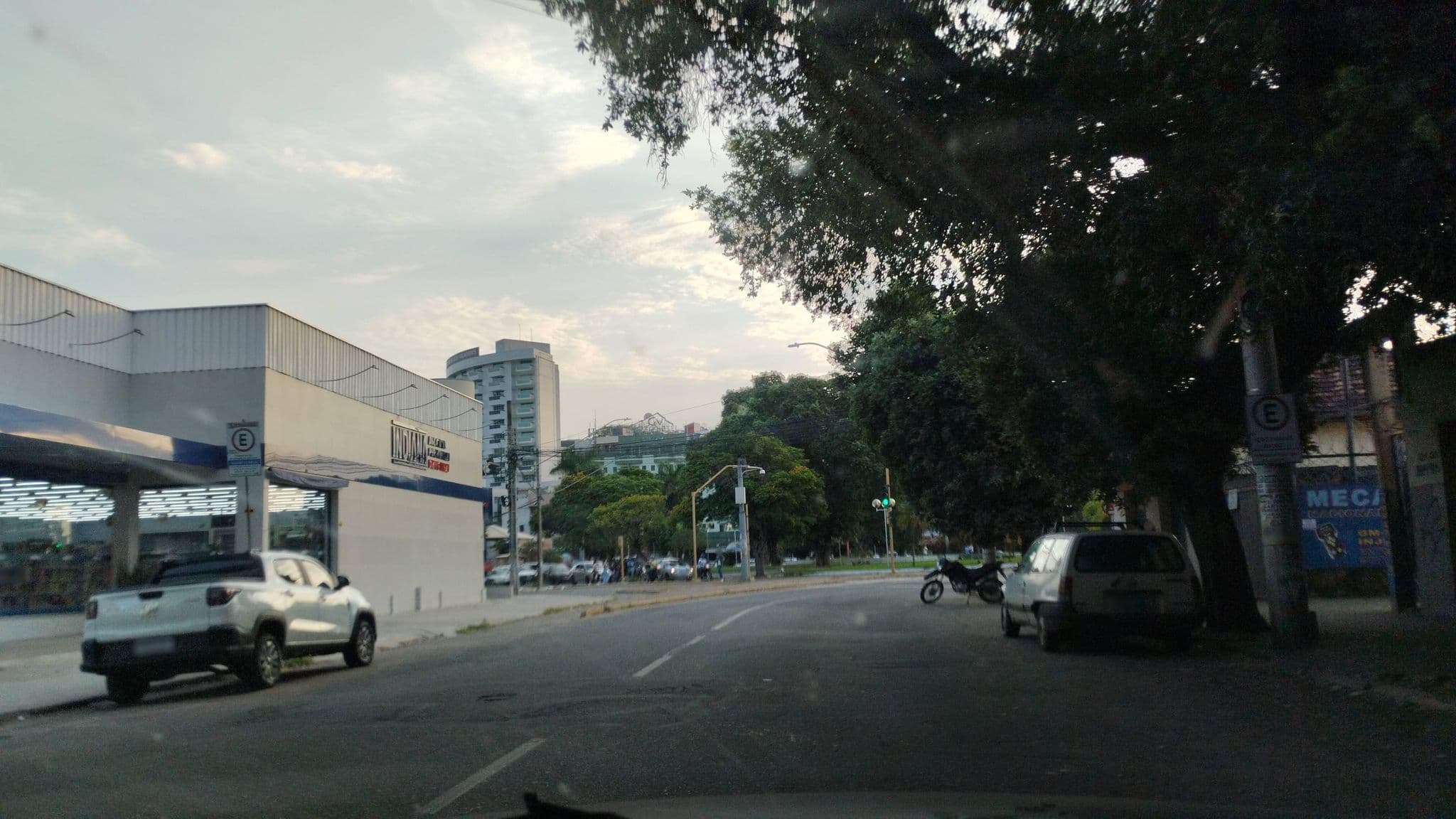 Street view near Hotel Oitis, Governador Valadares — © Kaart_Local (CC BY-SA · Mapillary)