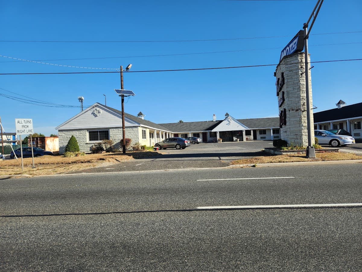 Track and Turf Motel, Motel in Ramblewood