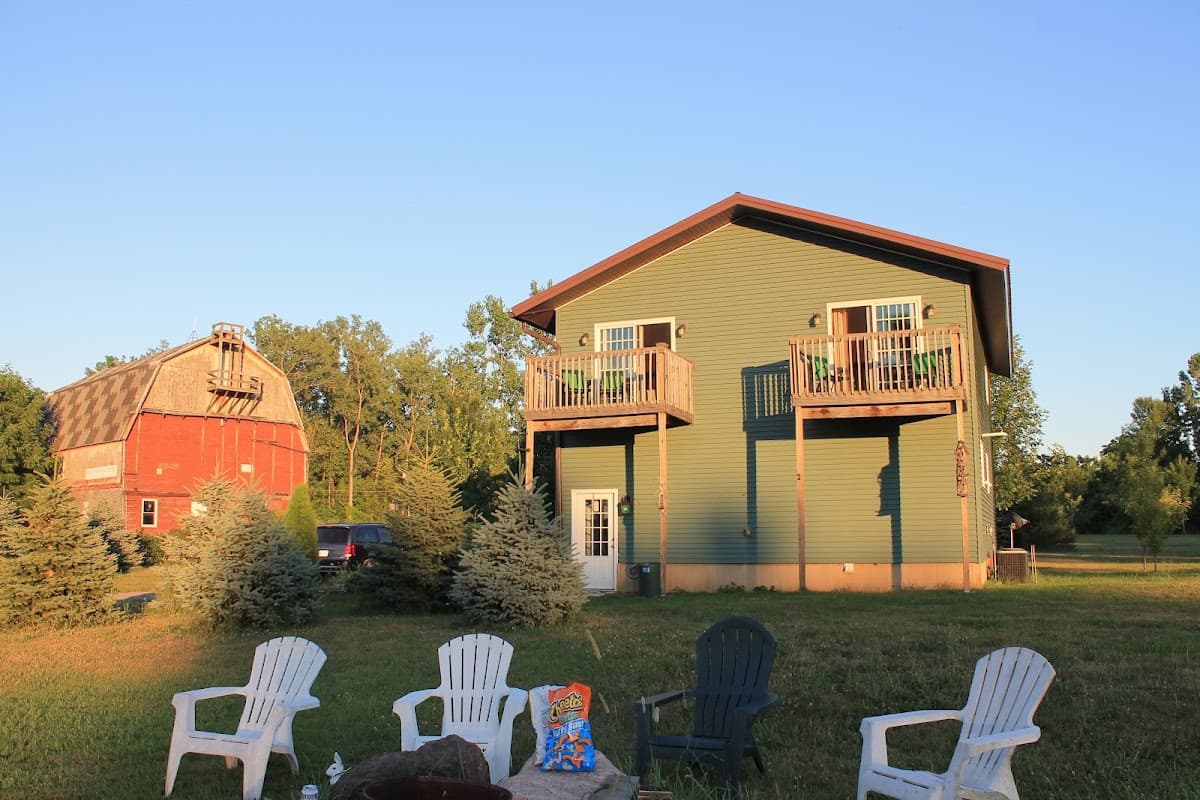 The Fly Inn Lodge, Guesthouse in Olcott